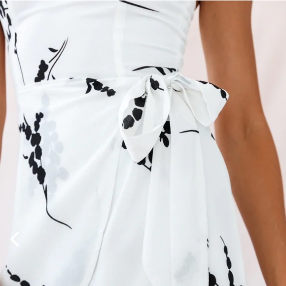 Selfie Leslie Floral Wrap Mini Dress in White/Black - Picture 3 of 10